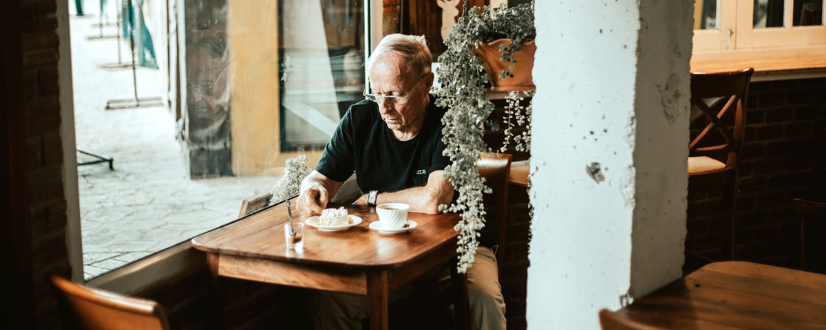 Elderly man in a cafe