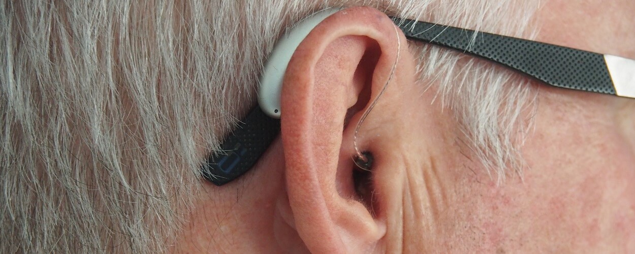hearing aid for treating age-related hearing loss